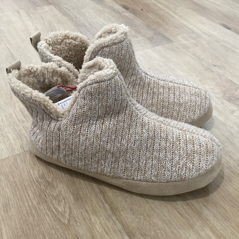 NEW Women’s Dearfoams Memory Foam Slippers